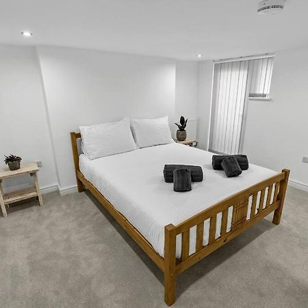Newly Refurbed, Central Apartment With Free Parking And Hot Tub Lytham St Annes Kültér fotó