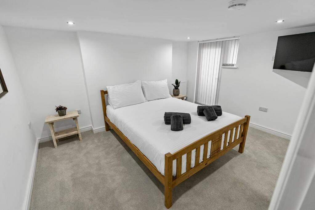 Newly Refurbed, Central Apartment With Free Parking And Hot Tub Lytham St Annes Kültér fotó