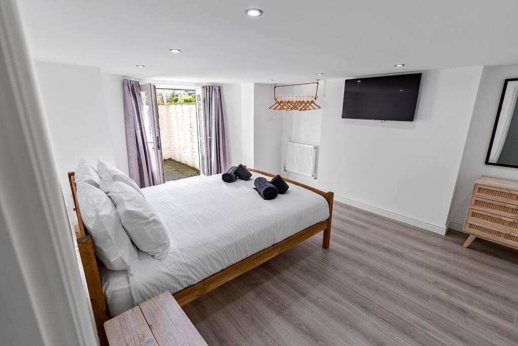 Newly Refurbed, Central Apartment With Free Parking And Hot Tub Lytham St Annes Kültér fotó