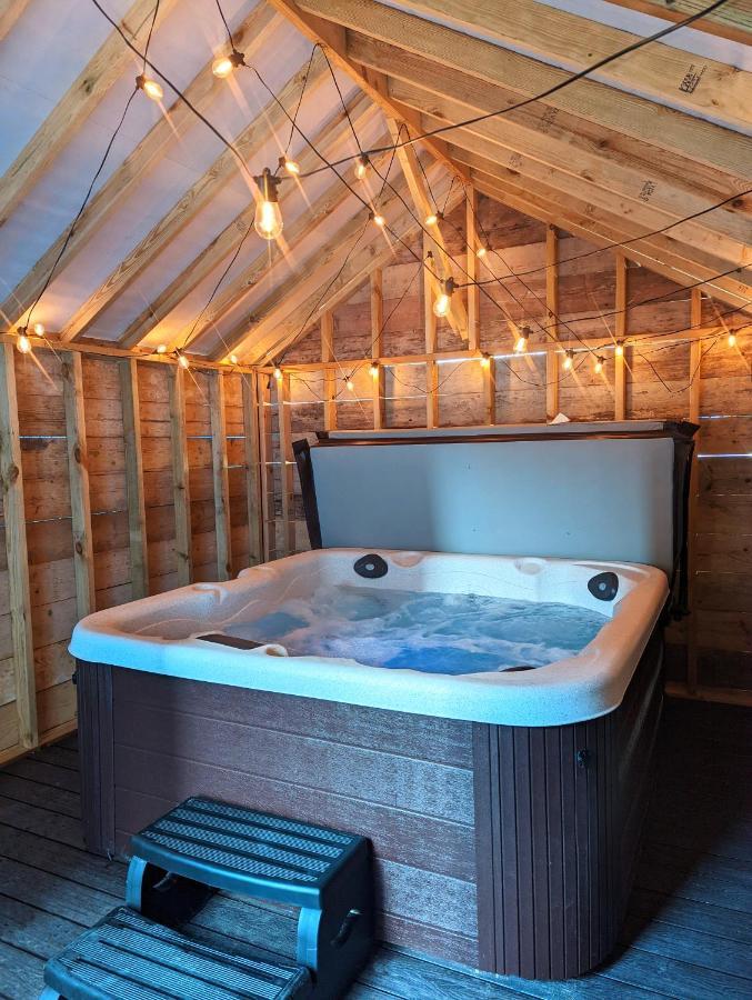 Newly Refurbed, Central Apartment With Free Parking And Hot Tub Lytham St Annes Kültér fotó